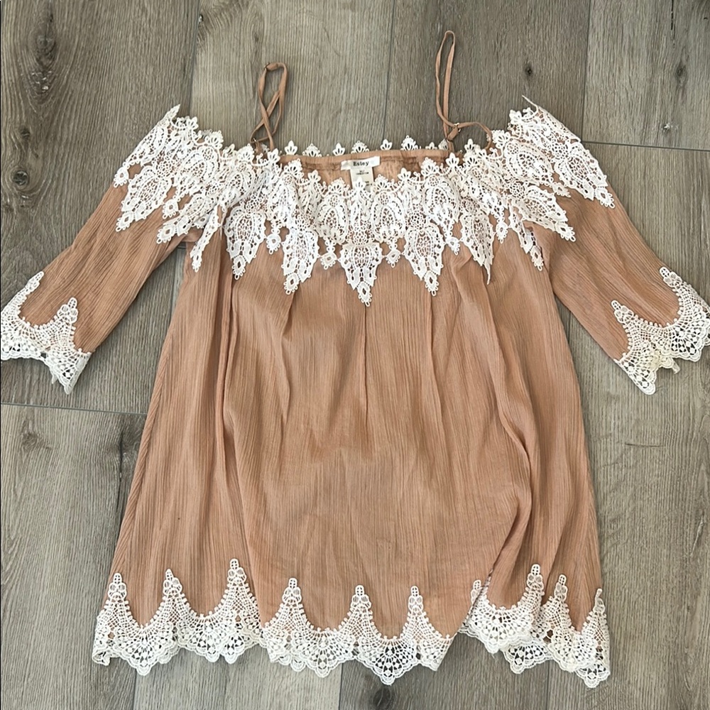 Esley Tan Ruffled 1/4 Sleeve Blouse